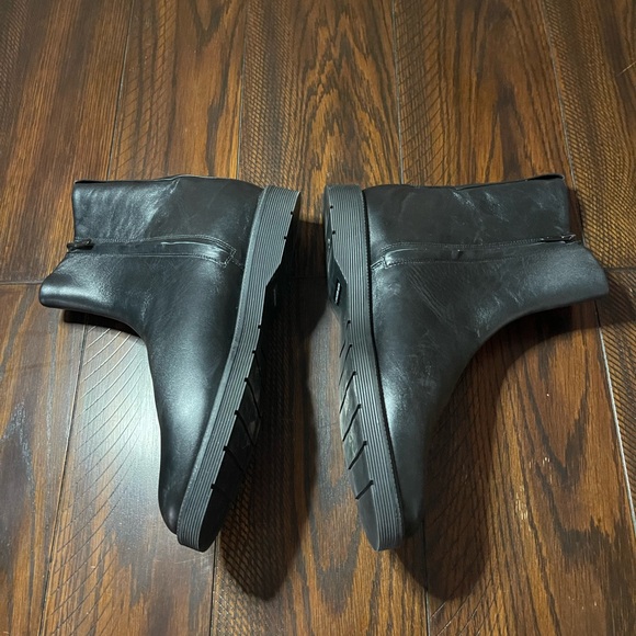 NWOB Vince Black Leather Boots - size 10 - Picture 4 of 7